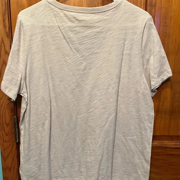NWT Old Navy Light Cream T-shirt - Picture 2 of 4